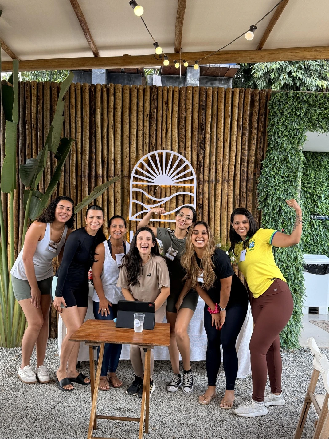 Edição anterior — mulheres reunidas